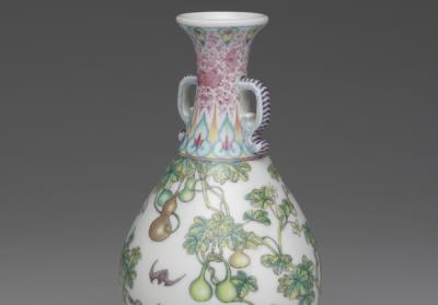 图片[2]-Porcelain vase with paired handles and prosperity decoration in painted enamels, Qing dynasty, Qianlong reign (1736-1795)-China Archive